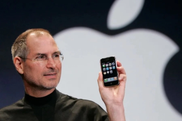 Tấm séc từ năm 1976 của Steve Jobs được mua lại với giá gấp 9000 lần
