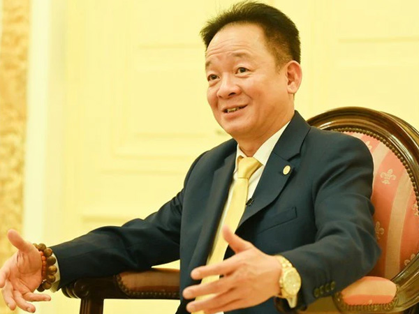 Chuyện bầu Hiển sản xuất 2.000 xe máy/ngày, tiền đủ mua nguyên cả khu phố, ‘chốt deal’ một ngân hàng không cần mặc cả