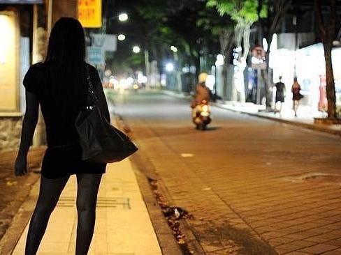 Chuyện nữ sinh viên bán dâm và quy định gây tranh cãi của nhà trường