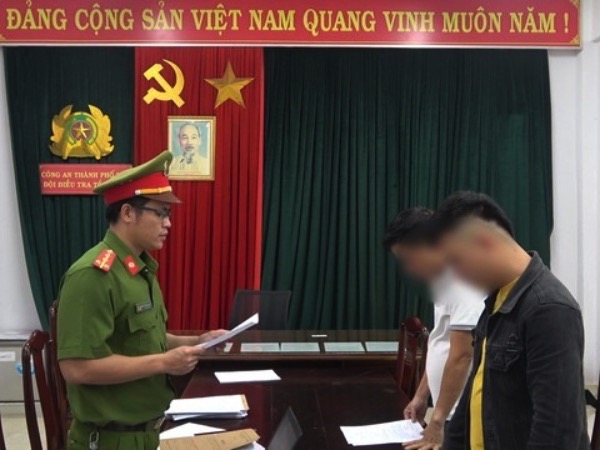 Chụp ảnh 2 vũ công đăng lên mạng xã hội, người đàn ông bị chủ quán đánh trọng thương