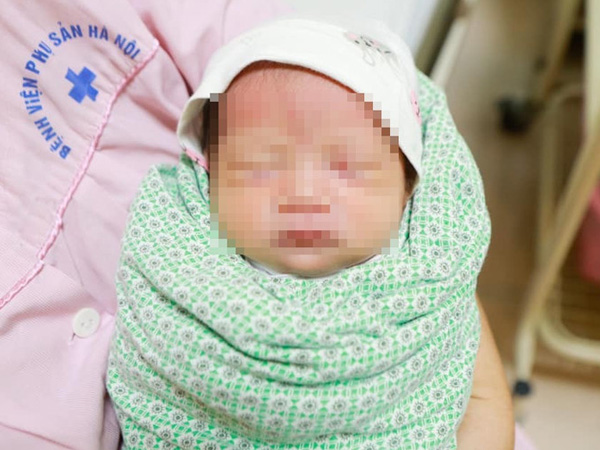 Người mẹ U50 đón con đầu lòng khi tóc đã điểm bạc sau 8 lần mang thai thất bại