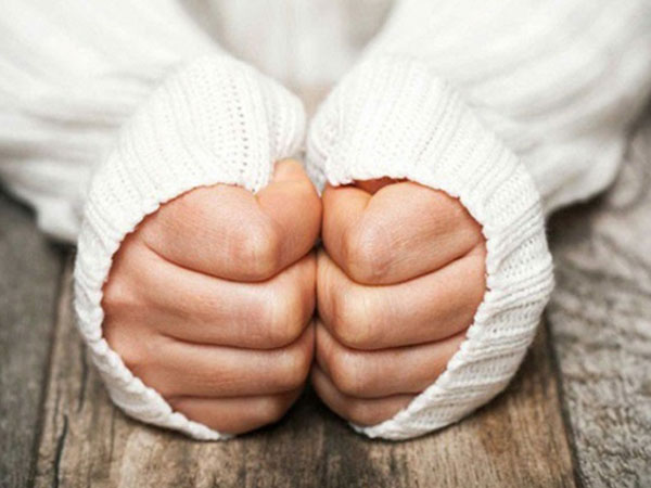 Tại sao mặc quần áo ấm vẫn thấy lạnh?