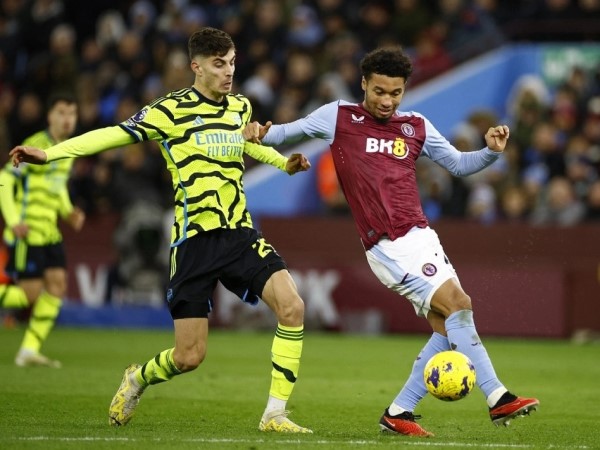 Arsenal thua Aston Villa, chính thức mất ngôi đầu