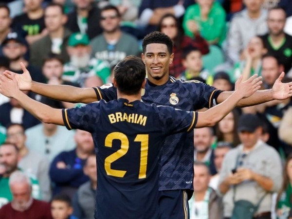 Hòa nhọc nhằn Betis, Real Madrid sắp mất ngôi đầu La Liga