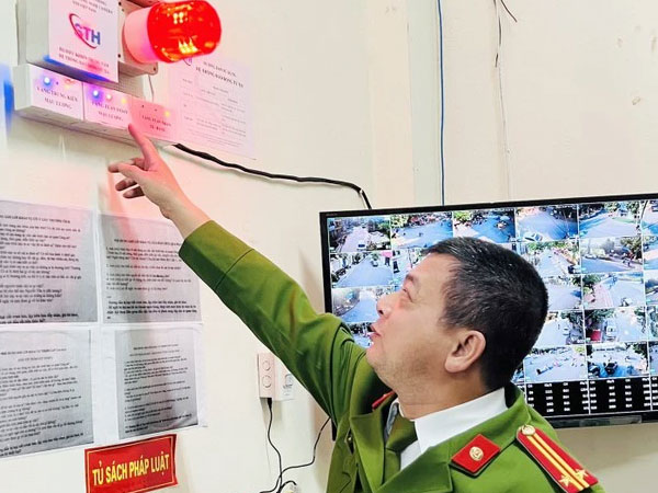 Công an Hà Nội triển khai lắp ‘chuông báo tội phạm’ tại các ngân hàng, cửa hàng vàng bạc