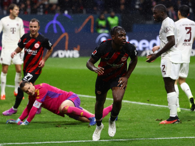 Bayern Munich thua thảm 1-5 trước trận gặp MU