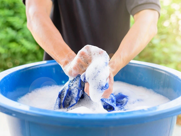 Quần áo mới mua về có cần giặt trước khi mặc không? Việc đơn giản nhưng rất nhiều người làm sai
