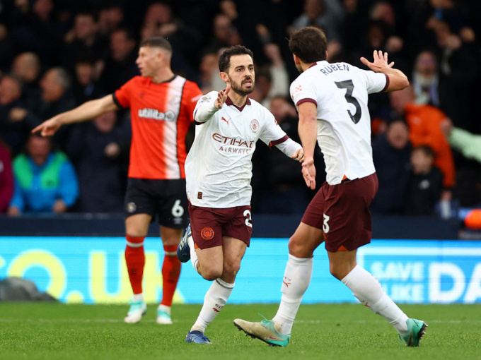 Jack Grealish hóa người hùng, Man City thắng 'rửa mặt'