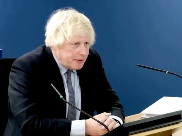 Lời xin lỗi muộn màng của cựu Thủ tướng Anh Boris Johnson