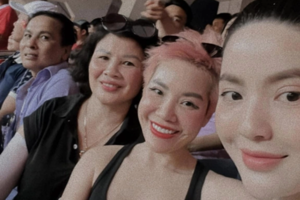 Chu Thanh Huyền quay video ở nhà Quang Hải, selfie cùng bố mẹ bạn trai: Chỉ còn thiếu một danh phận 'nàng dâu'