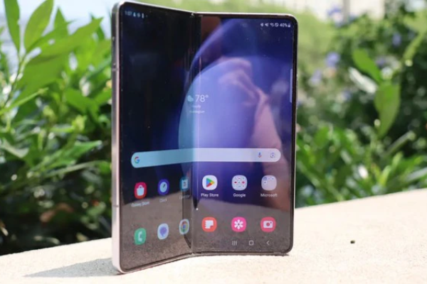 2024 sẽ không phải năm của smartphone màn hình gập nếu Apple vẫn 'thẳng'