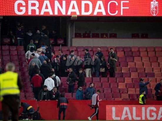 CĐV đột tử trên khán đài, La Liga hủy trận đấu