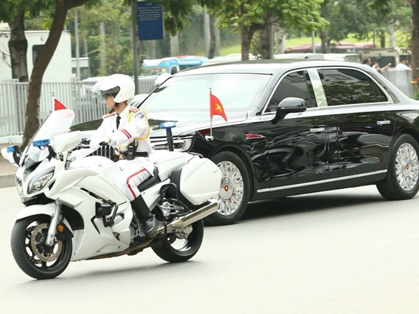 Đoàn xe hộ tống Tổng Bí thư, Chủ tịch Trung Quốc Tập Cận Bình lăn bánh trên đường phố Hà Nội