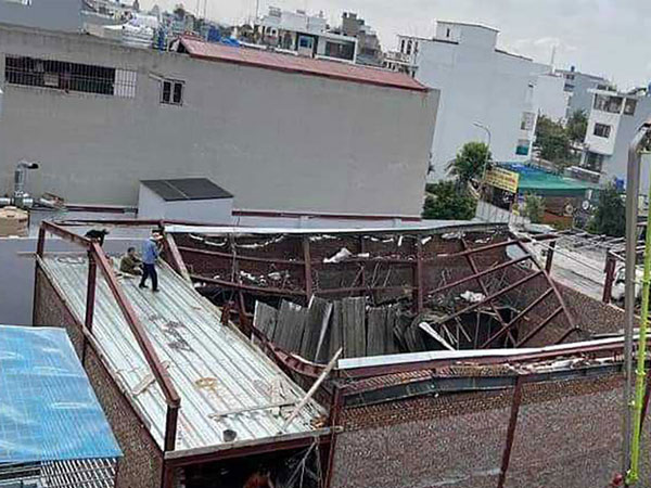 Sập mái nhà đang thi công ở Thái Bình khiến 8 người thương vong