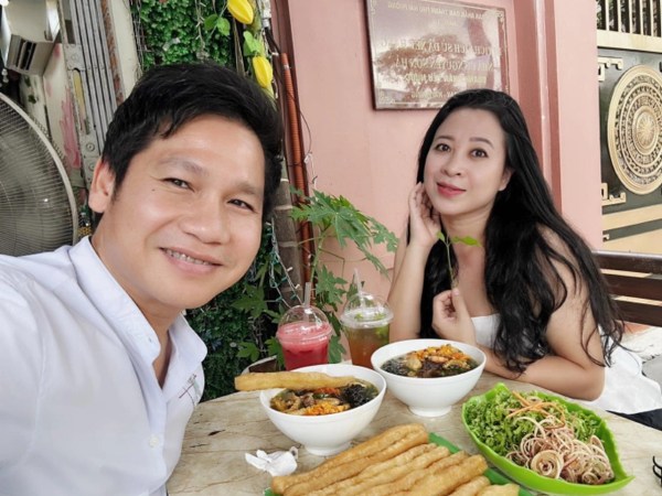 3 căn biệt thự bề thế và cuộc sống điền viên của 'ông hoàng nhạc đỏ' Trọng Tấn bên bà xã tài giỏi