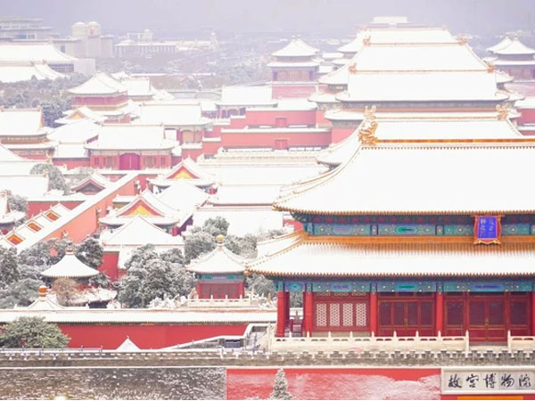 Trung Quốc: Tuyết đầu mùa bao phủ tạo nên cảnh tượng đẹp đến nao lòng tại Tử Cấm Thành