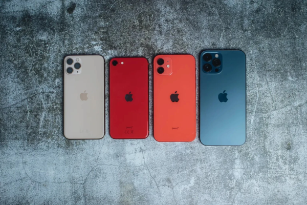 Apple đang có một 'lỗ hổng' 500 USD trong dải sản phẩm của mình và các hãng Android đang thi nhau lấp đầy chỗ trống