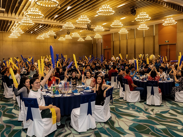 Công ty nợ lương, không thưởng nhưng tổ chức tiệc cuối năm tưng bừng để tỏ ra chăm lo cho nhân viên
