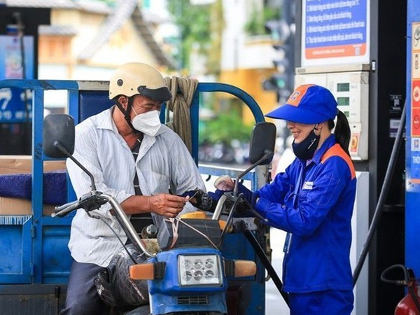 Giá xăng tiếp tục giảm mạnh vào chiều mai?
