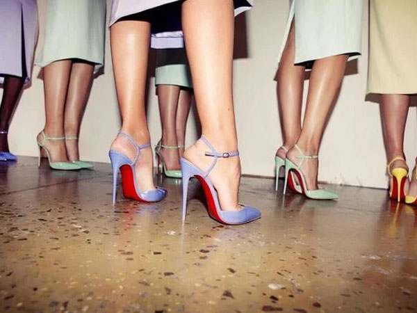 Bí mật đôi giày cao gót đế đỏ gần 150 triệu đồng của Louboutin