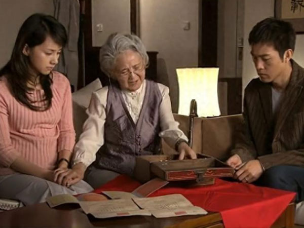 Mẹ tặng 4 căn nhà cho con trai, khi bị bệnh lại đến nhà con gái ở gây tranh cãi