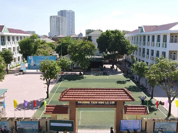 Sự thật vụ người phụ nữ lạ mặt dựng kịch bản 'đón hộ' con