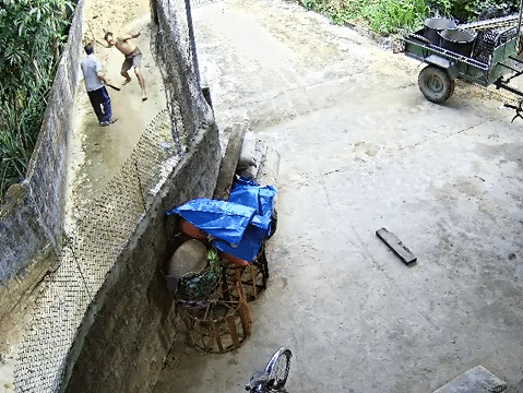 Hàng xóm vác dao giải quyết mâu thuẫn, người chết kẻ bị thương