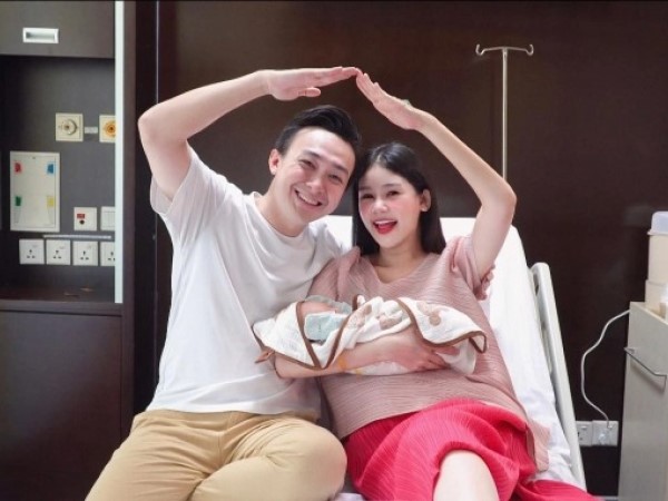 Hoa hậu Ngân Anh vỡ òa cảm xúc khi sinh con trai đầu lòng