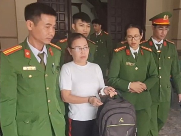 Bắt tạm giam, khám nhà cựu giáo viên Nguyễn Thị Xuyến