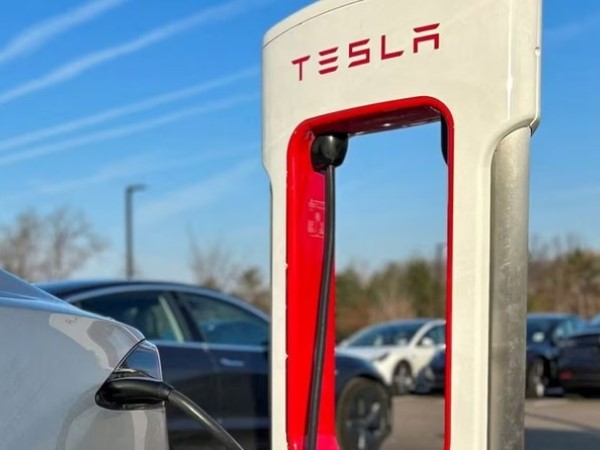 Tesla phải triệu hồi gần như toàn bộ xe ở Mỹ vì lỗi lái tự động