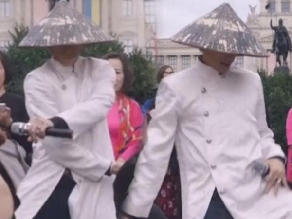 Nam ca sĩ Vpop mặc áo dài, đội nón lá trình diễn ở nước ngoài: Phản ứng khán giả khiến ai cũng bất ngờ