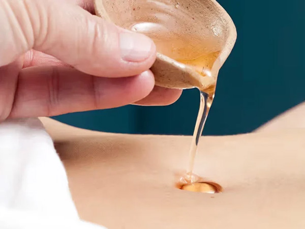 Bôi dầu vào rốn để giảm cân: Chiêu trò thiếu kiểm chứng của các TikToker
