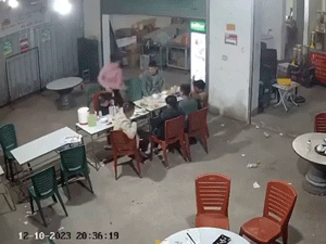 Vụ vợ dùng điếu cày phang vào bàn nhậu của chồng: Khởi tố thanh niên đánh người vì bênh em gái