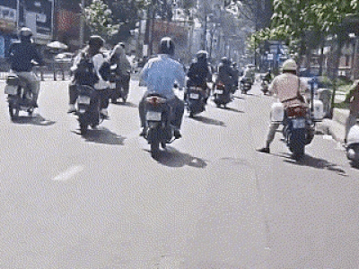 Tạm đình chỉ công tác CSGT dùng chân đạp người đi xe máy ở TPHCM