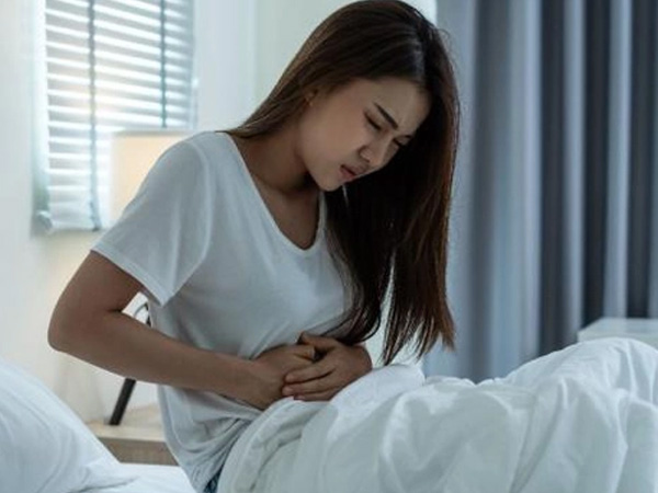 Cô gái 20 tuổi bị chẩn đoán mắc ung thư dạ dày chỉ sau nửa năm uống nước kiểu này, bác sĩ cảnh báo thói quen nguy hại
