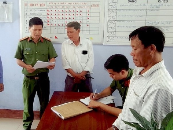 Đi nhậu về xin tiền không được, nghị tử đánh mẹ nuôi nhập viện