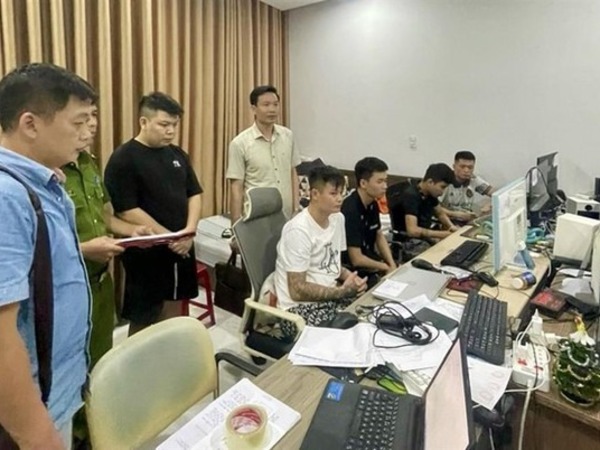 Phá đường dây cho 100.000 lượt người vay lãi suất 'cắt cổ'