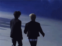 Đang mắc đi vệ sinh thì nghe tin thắng giải, 2 nam idol liền có phản ứng khiến fan phì cười!