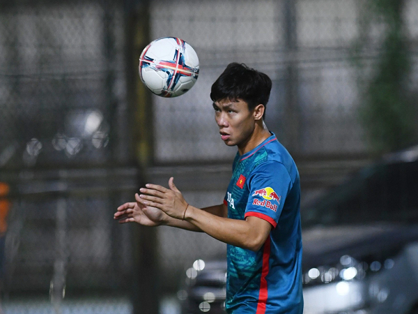 Quế Ngọc Hải tái phát chấn thương, nguy cơ lỡ hẹn Asian Cup với tuyển Việt Nam