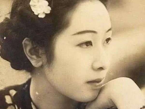 Bị nhà chồng đuổi ra đường vì không thể sinh con, người phụ nữ kết hôn lần 2 và tạo nên cuộc đời huy hoàng