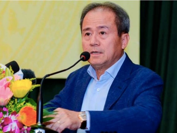 Đoàn thanh tra Ngân hàng SCB được biếu đồng hồ, khăn choàng, túi xách và rất nhiều tiền