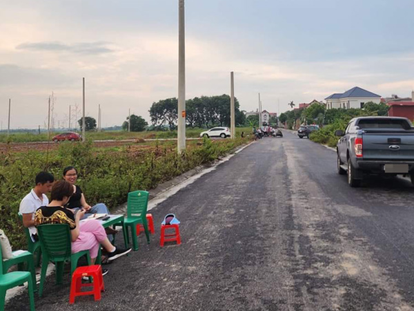 Thị trường BĐS cuối năm: Đất nền 'cắt lỗ', nhà phố liên tục bị trả mặt bằng