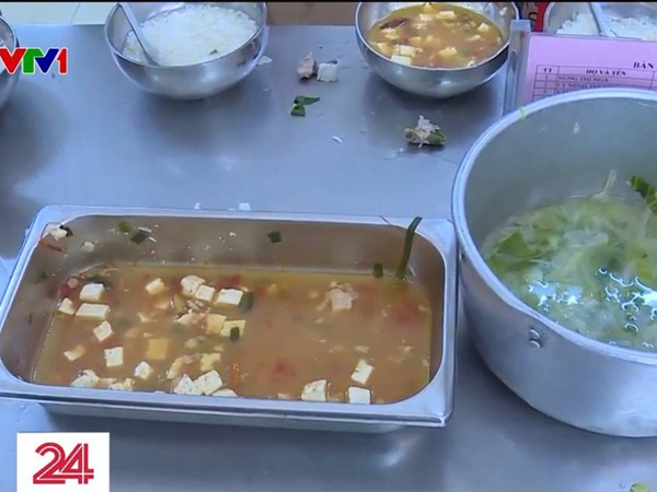 Vụ nghi cắt xén bữa ăn học sinh vùng cao: Lãnh đạo nhà trường nói thầy cô dàn dựng video gửi cho báo chí