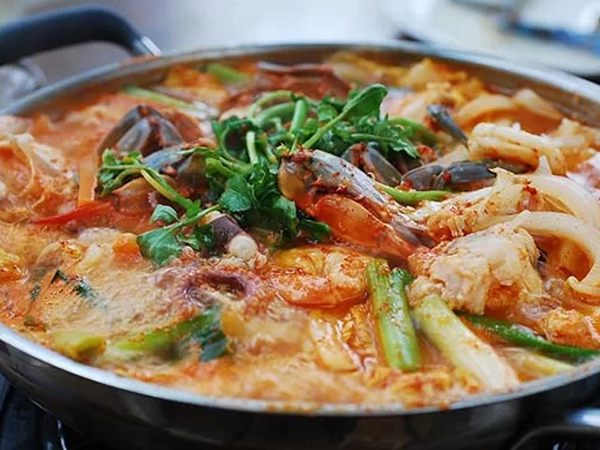Tự làm Lẩu kim chi Hàn Quốc ngon 'hết nước chấm' tại nhà