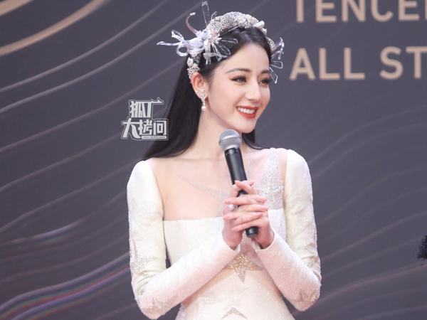 Thảm đỏ 'hot' nhất Cbiz: Địch Lệ Nhiệt Ba, Dương Tử, Triệu Lộ Tư cùng dàn sao đọ sắc trên thảm đỏ