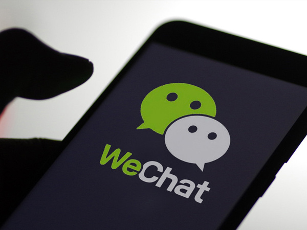 Cô gái gây 'choáng' vì phải 'out' khỏi 600 nhóm chat khi nghỉ việc
