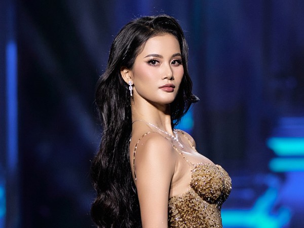 Á hậu Hương Ly đáp trả căng như thế nào khi bị mỉa mai 'dao kéo vòng 1'?