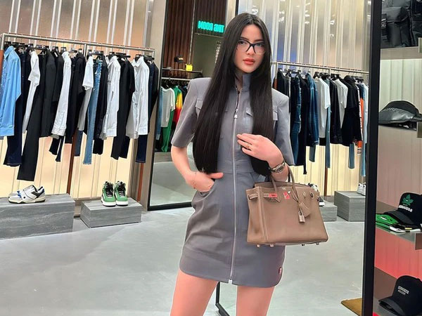 Vợ sắp cưới của cầu thủ Quang Hải là ai?