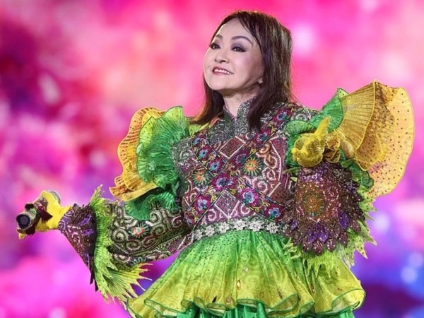Danh ca vừa lộ diện tại The Masked Singer: Cuộc sống tuổi U70 bên chồng thứ 2 và con dâu Mỹ ra sao?