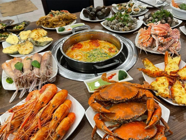 Lần đầu hẹn gặp mặt ở quán buffet hải sản 1,3 triệu mỗi người, cô gái bị anh chàng từ chối